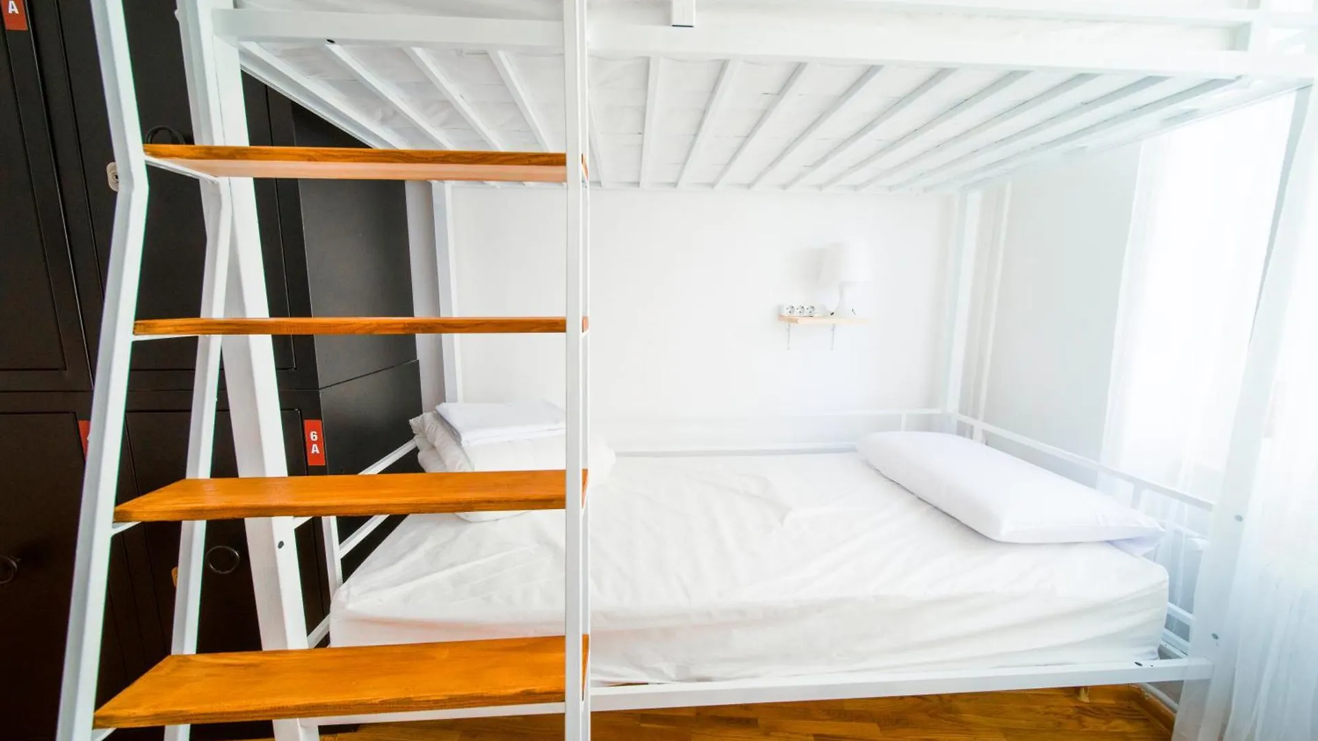 New Generation Hostel Como Lake