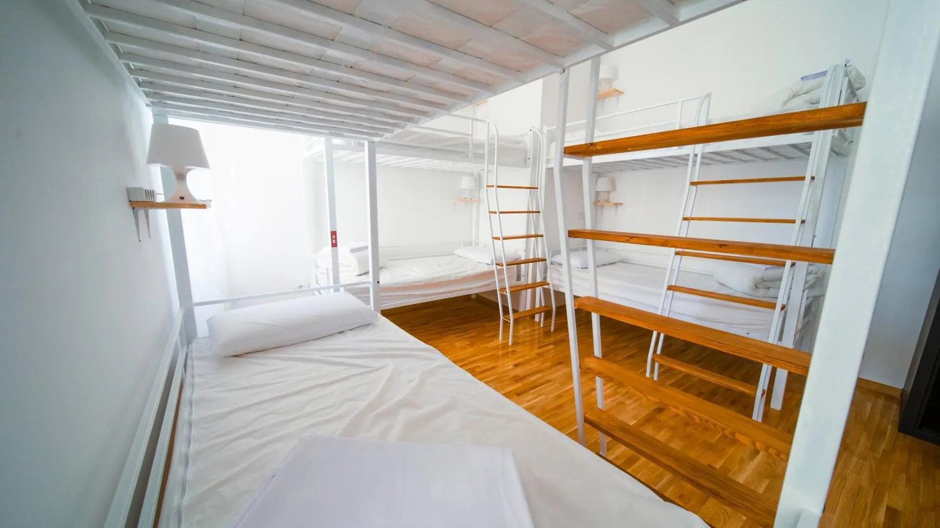 New Generation Hostel Como Lake