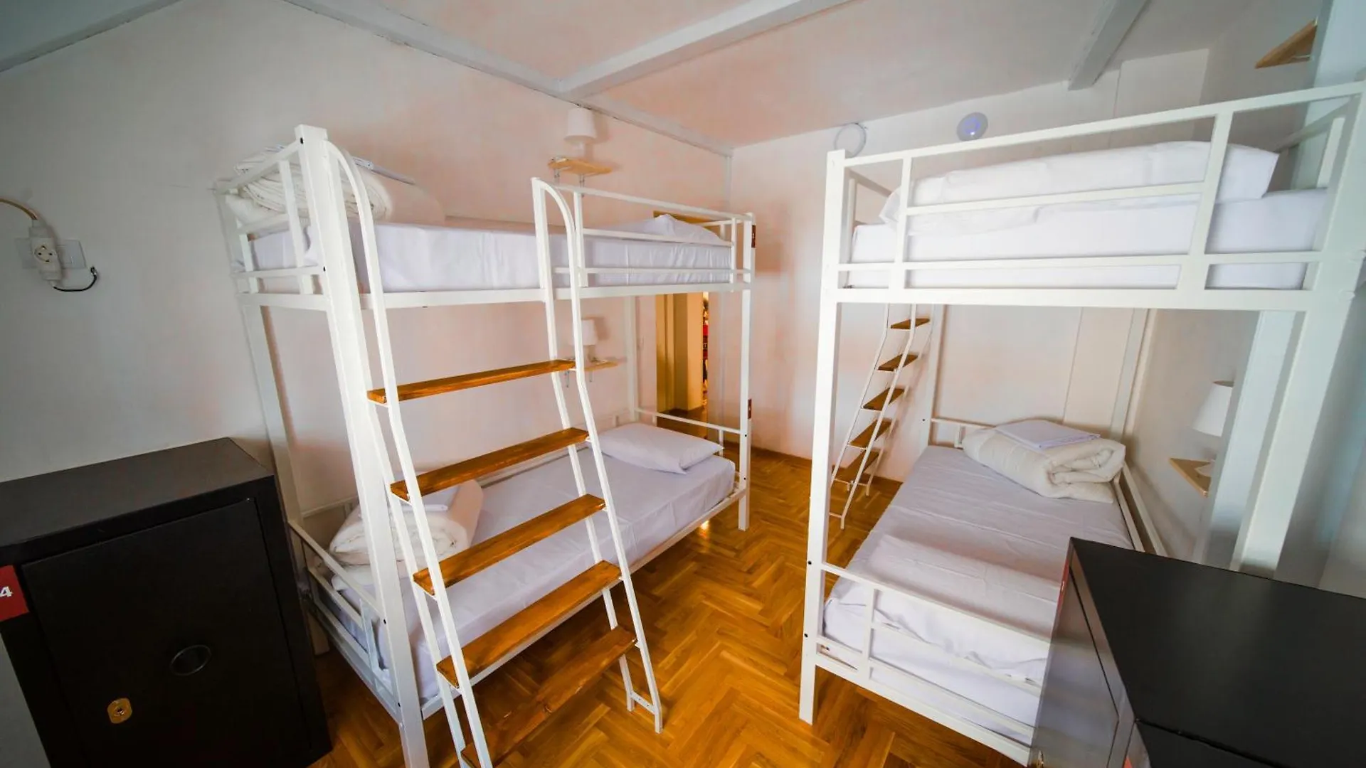 New Generation Hostel Como Lake