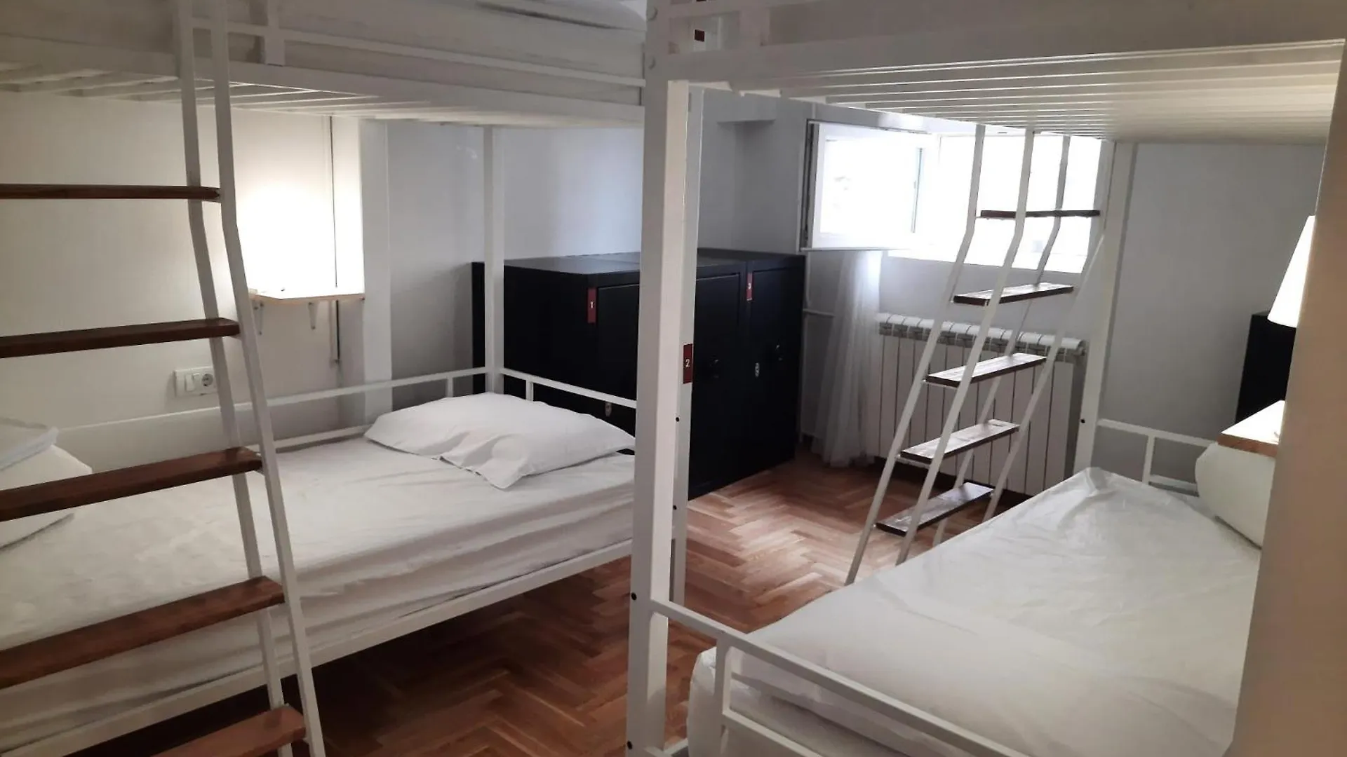 New Generation Hostel Como Lake